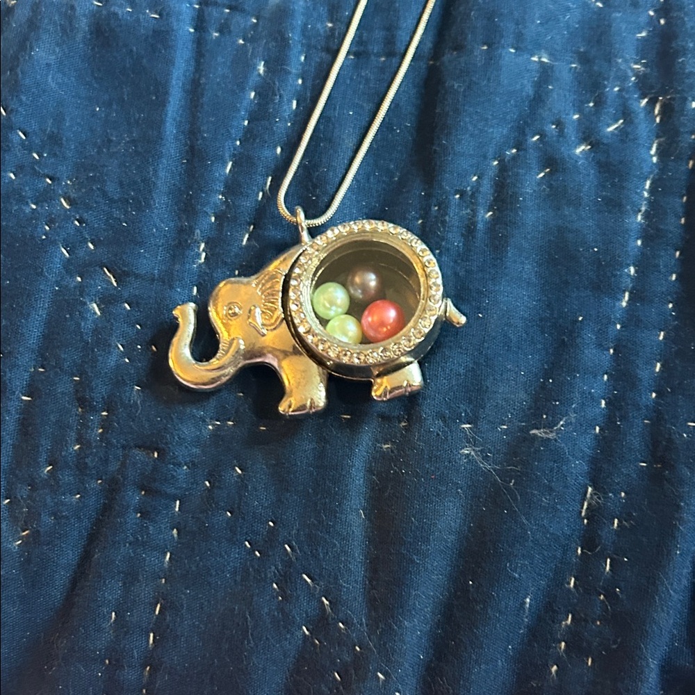 Elegant Elephant Pendant Necklace with Multicolor Beads